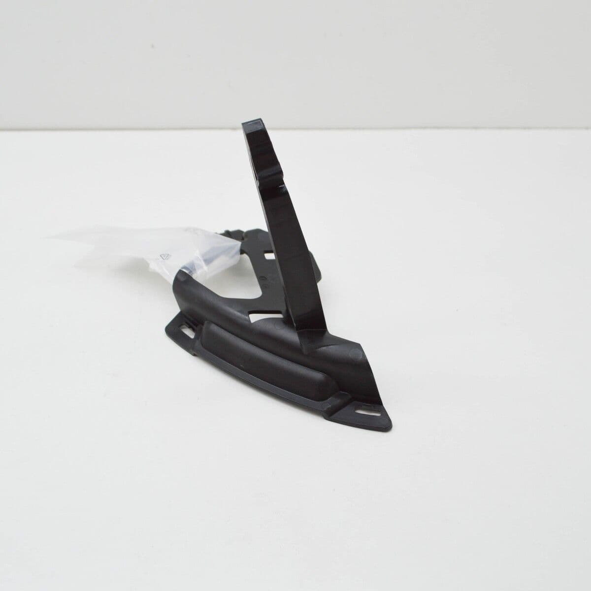 Mercedes C Serisi W206 Ön Tampon Braketi | ITHAL A2068886000