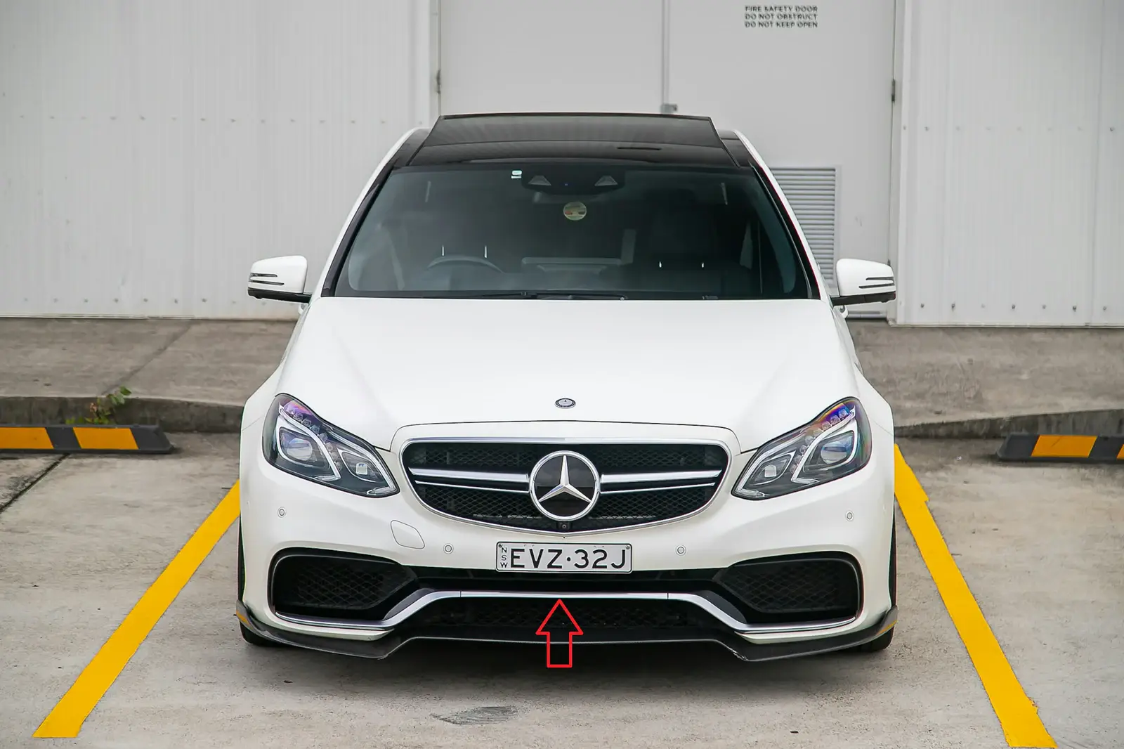 Mercedes E Serisi W212 AMG E63 Ön Tampon Nikelajı Üst Orta