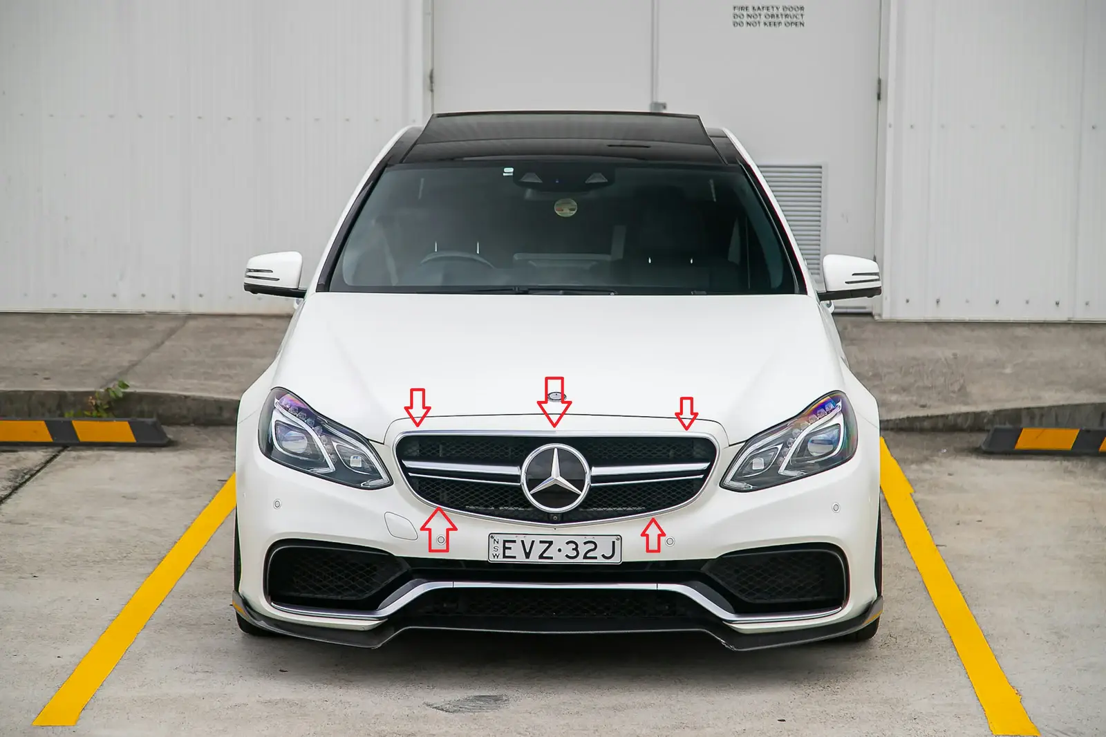 Mercedes E Serisi W212 AMG E63 Ön Tampon Panjur Çerçevesi Nikelajı