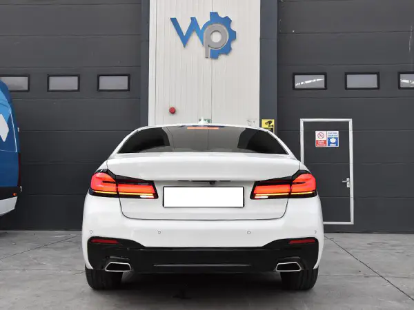 BMW 5 Serisi G30 2016-2018 Gövde Kiti [DONUSUM => G30-LCI] Park Sensörlü:Ön ve Arka, Çift Egzoz Çıkışlı (Tek+Tek) Egzoz Çıkışlı, Marşpiyelli, Panjururlu, Far/Stop | WENDER BA2302212