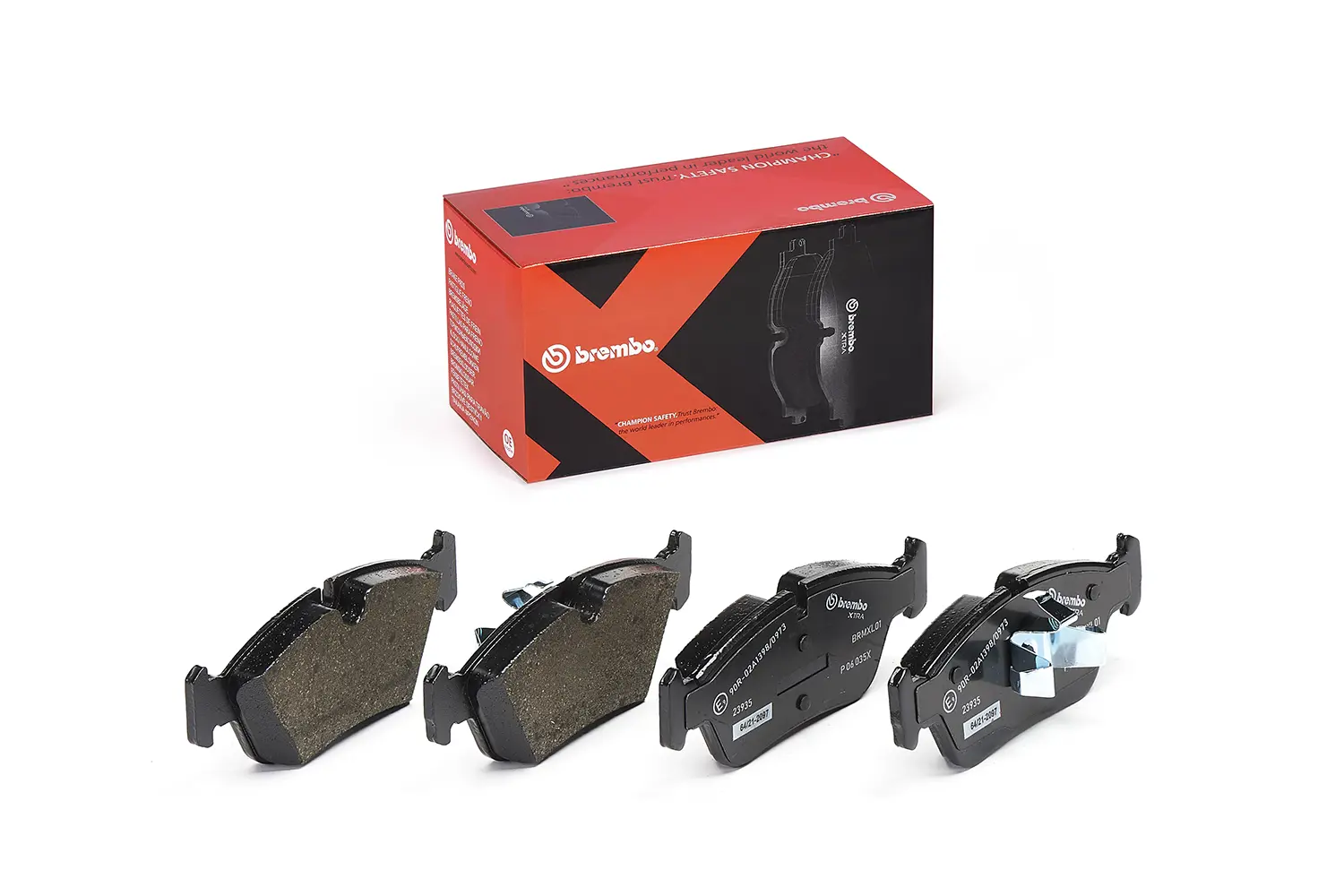 BMW 3 Serisi E90 318 i Ön Fren Balatası Delikli | BREMBO P06035X